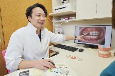 モニターを使って説明